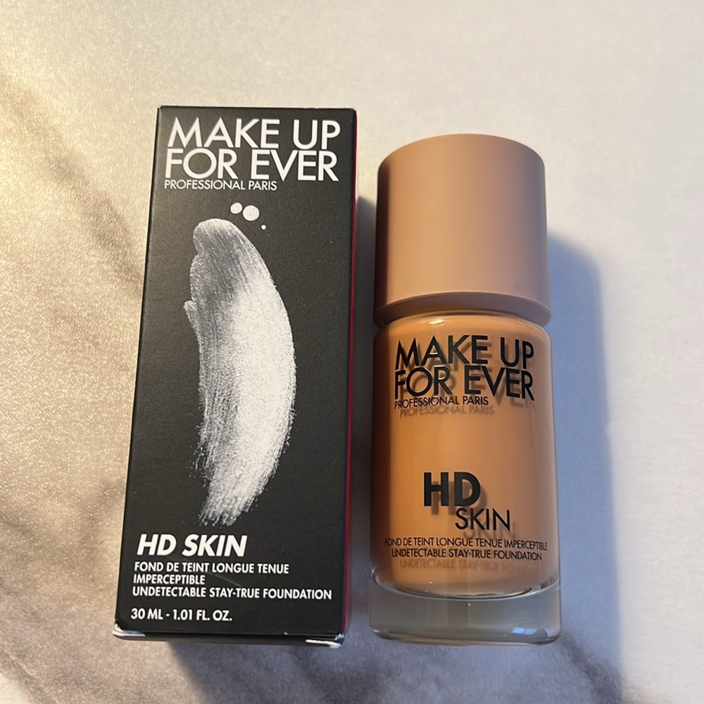 Makeup Forever HD 3Y52 Warm Chestnut. Tan skin tone w/ yellow undertone. New